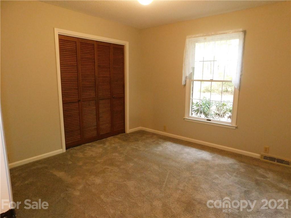 2136 Sunset Road Charlotte, NC 28216 - Photo 25 of 34 an empty room with windows