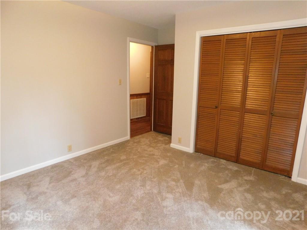 2136 Sunset Road Charlotte, NC 28216 - Photo 29 of 34 an empty room with an entryway