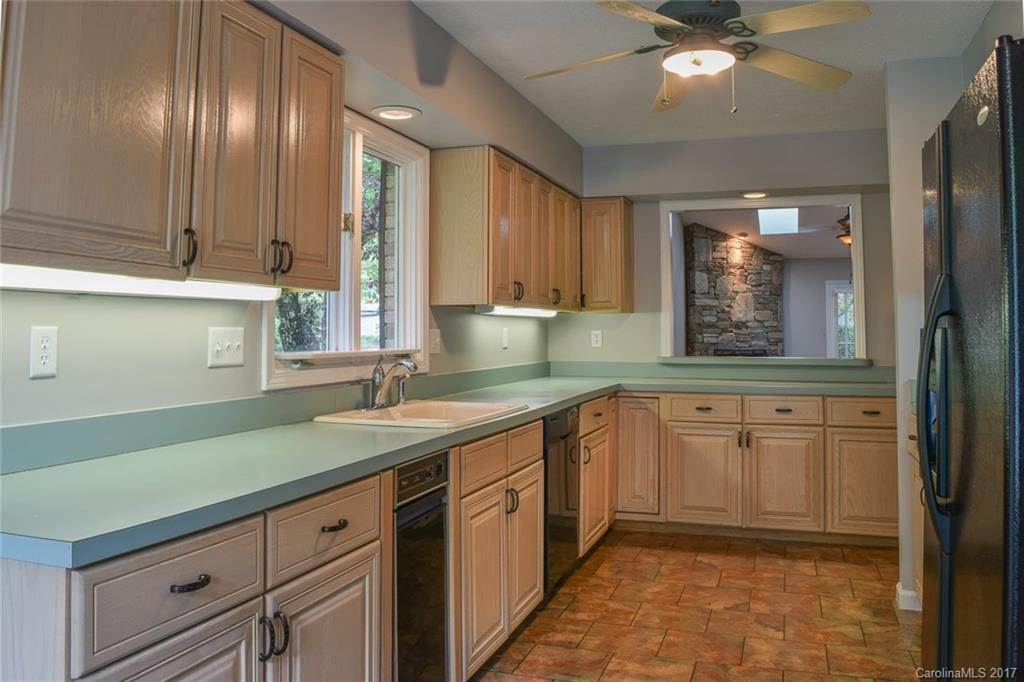 927 Kanuga Road, Unit 927 Hendersonville, NC 28739 - Photo 6 of 19 Gallery Image 6