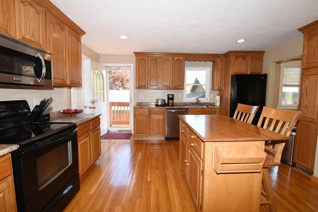 30 Manatee Road Weymouth, MA 02189 - Photo 3 of 31
