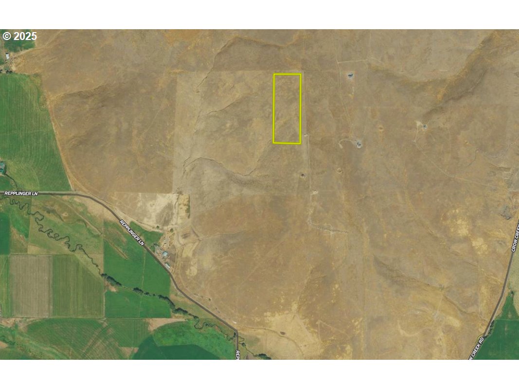 0 Eagle View Lane Enterprise, OR 97828 - Photo 8 of 12 a view of a bathroom with a shower curtain