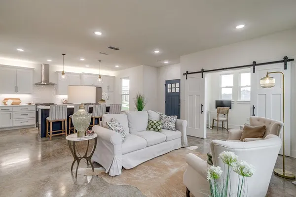 $3,850 | 302 Red Bird Ridge, Granbury, TX 76049