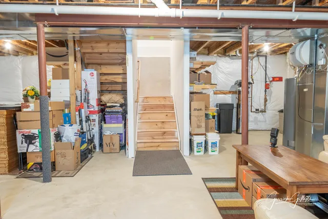 a view of livingroom with furniture