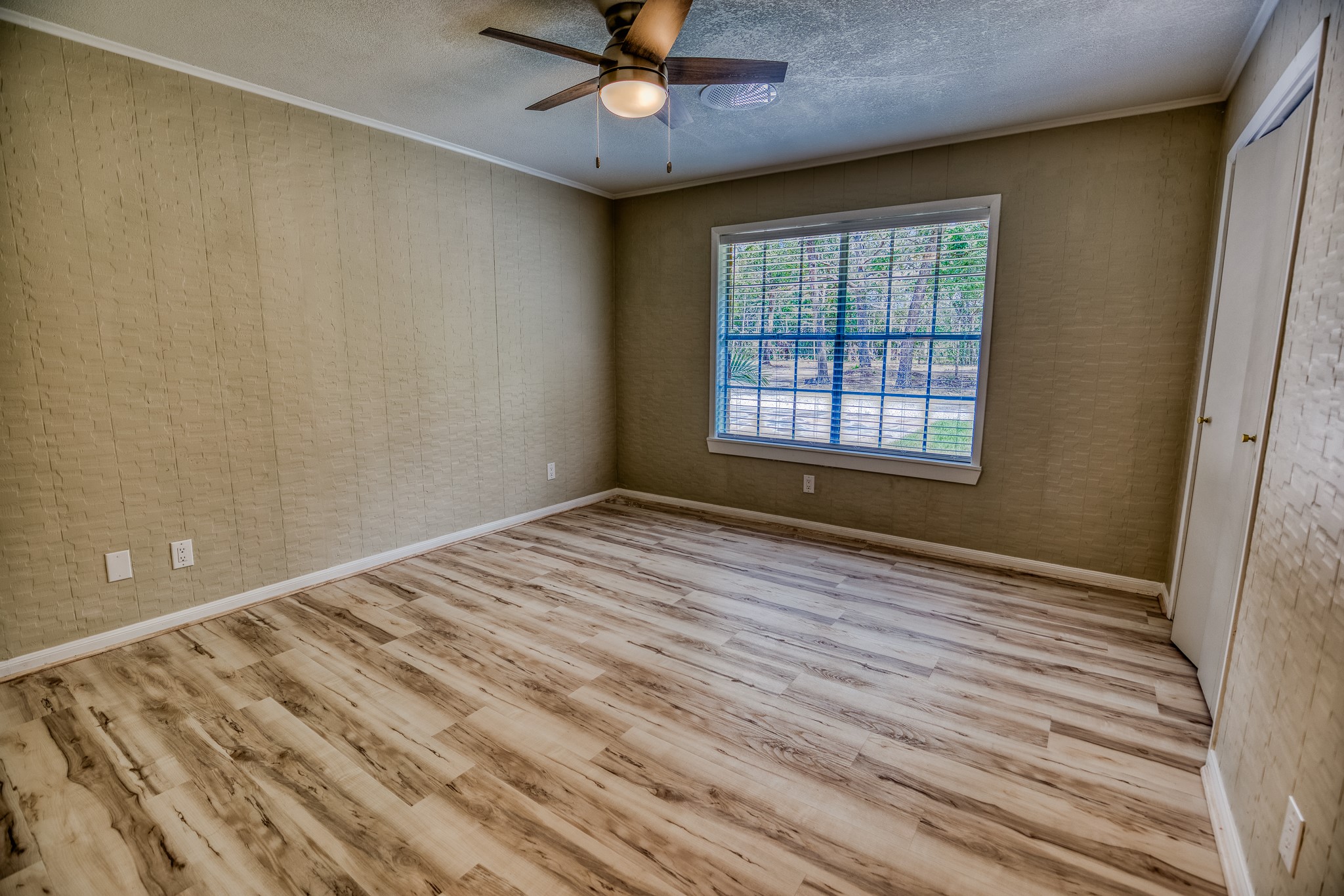 5504 Hillside Lane Brenham, TX 77833 - Photo 32 of 47 a view of empty room with wooden floor and fan