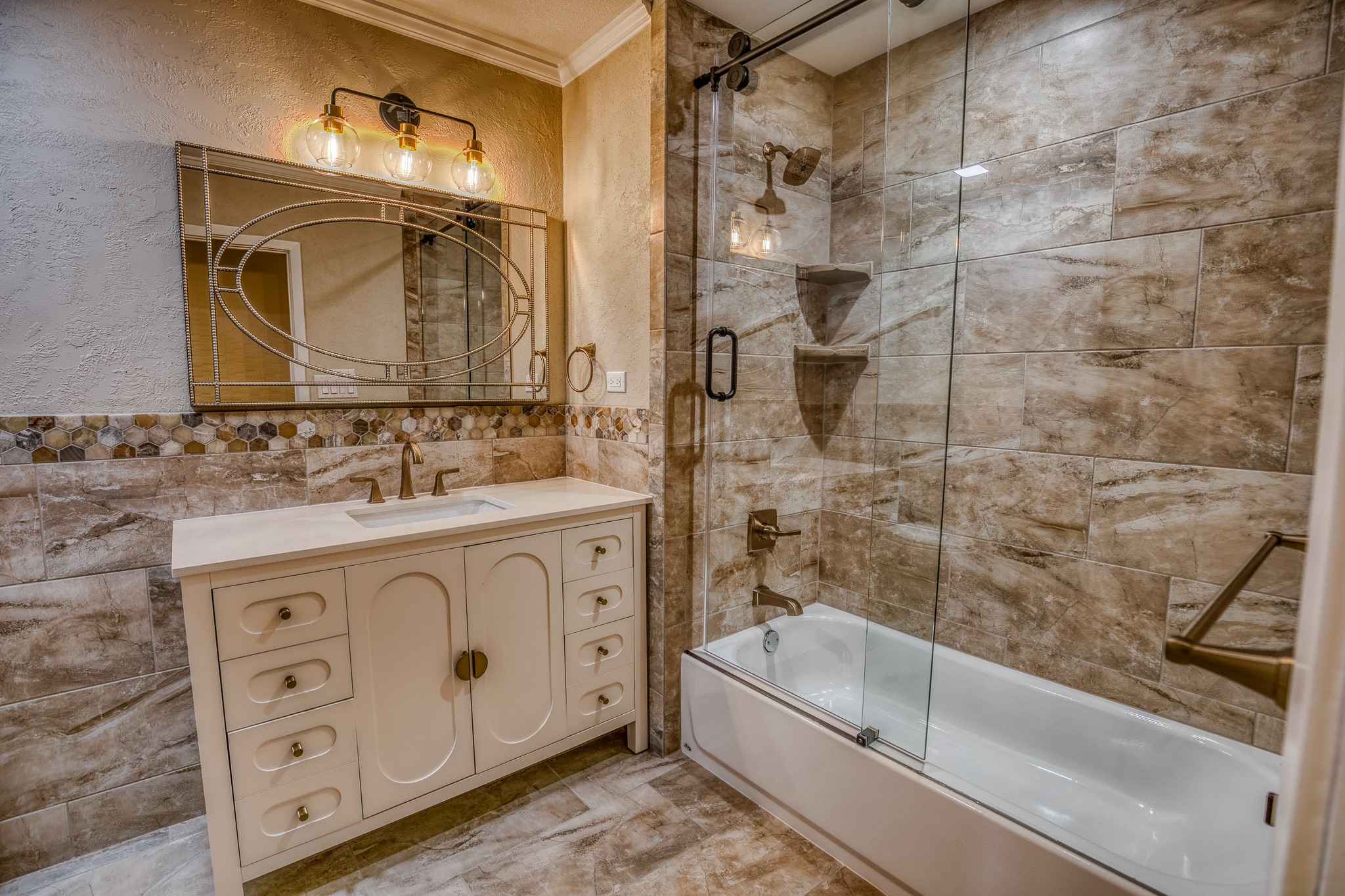 5504 Hillside Lane Brenham, TX 77833 - Photo 34 of 47 a bathroom with a bathtub sink vanity and mirror