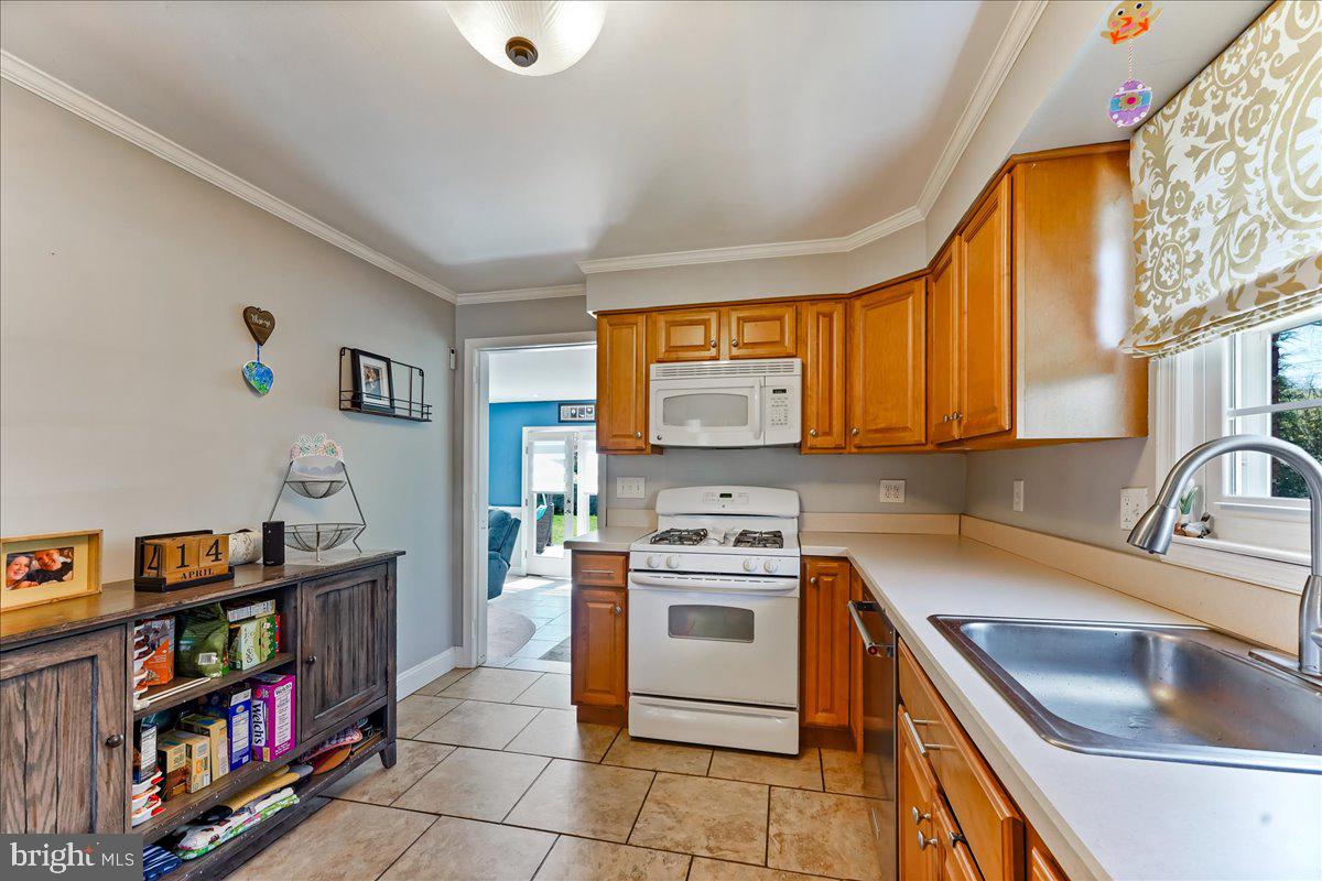 401 Paddock Road Havertown, PA 19083 - Photo 11 of 38 Kitchen