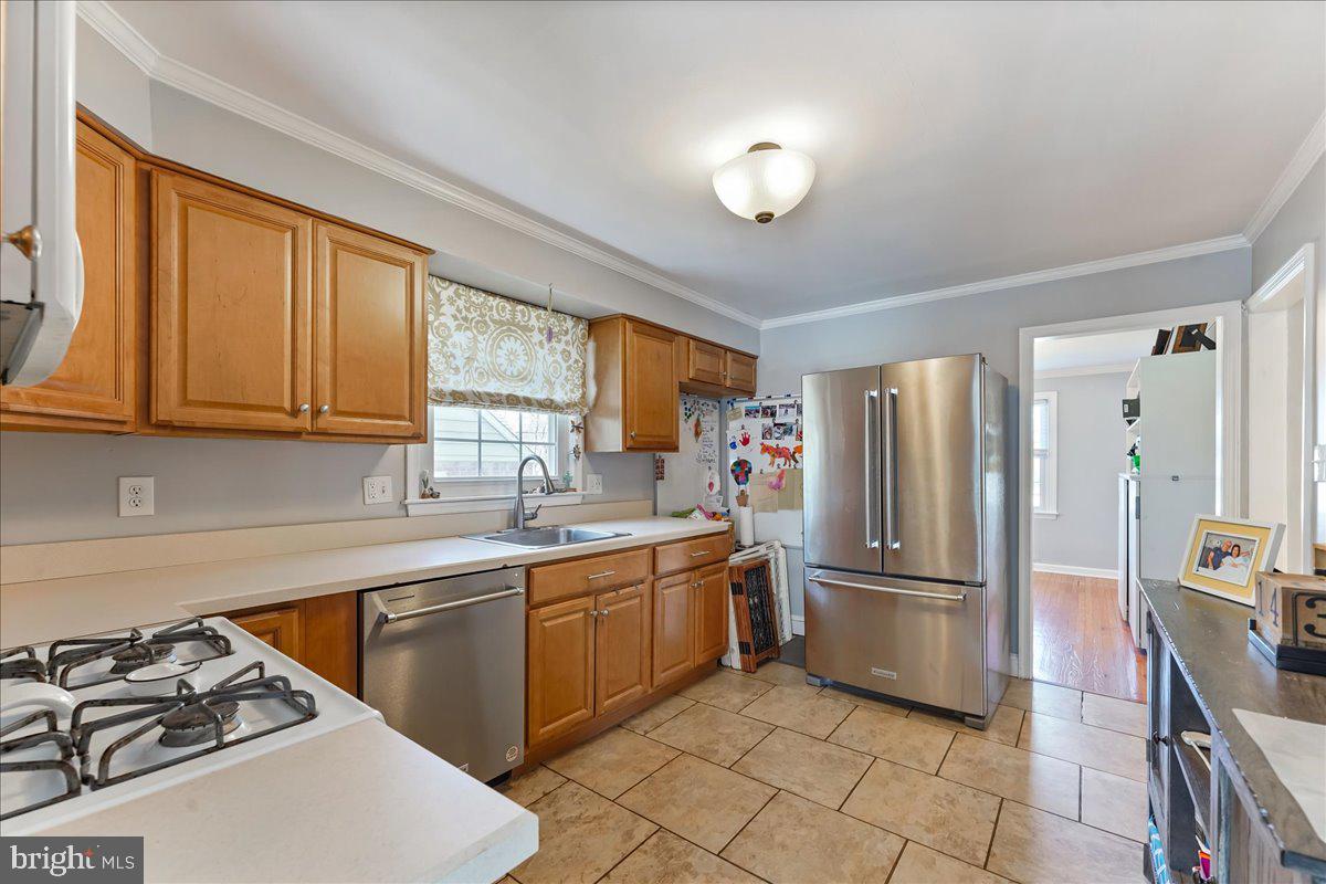 401 Paddock Road Havertown, PA 19083 - Photo 12 of 38 Kitchen