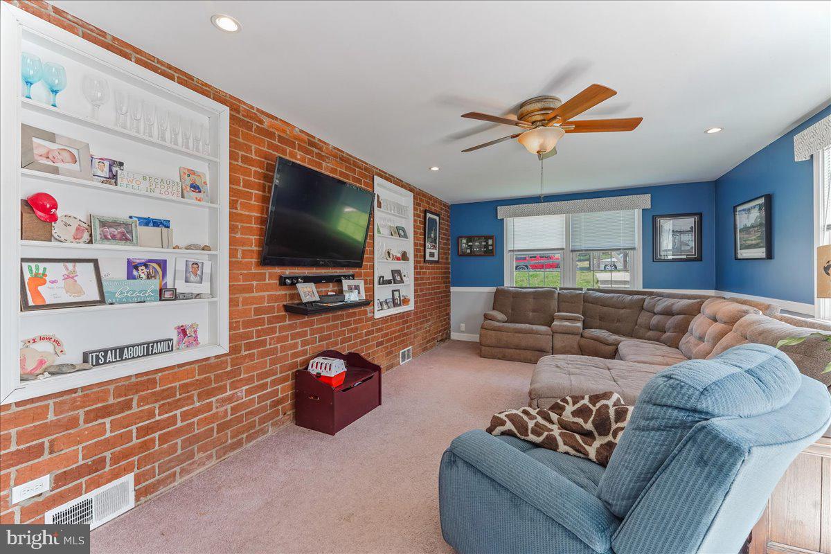 401 Paddock Road Havertown, PA 19083 - Photo 13 of 38 Family Room