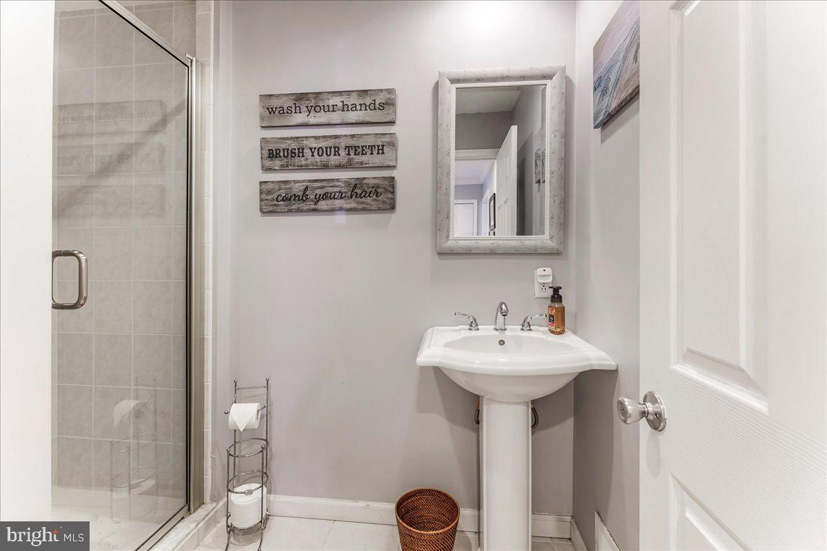 401 Paddock Road Havertown, PA 19083 - Photo 17 of 38 Main Floor Bathroom