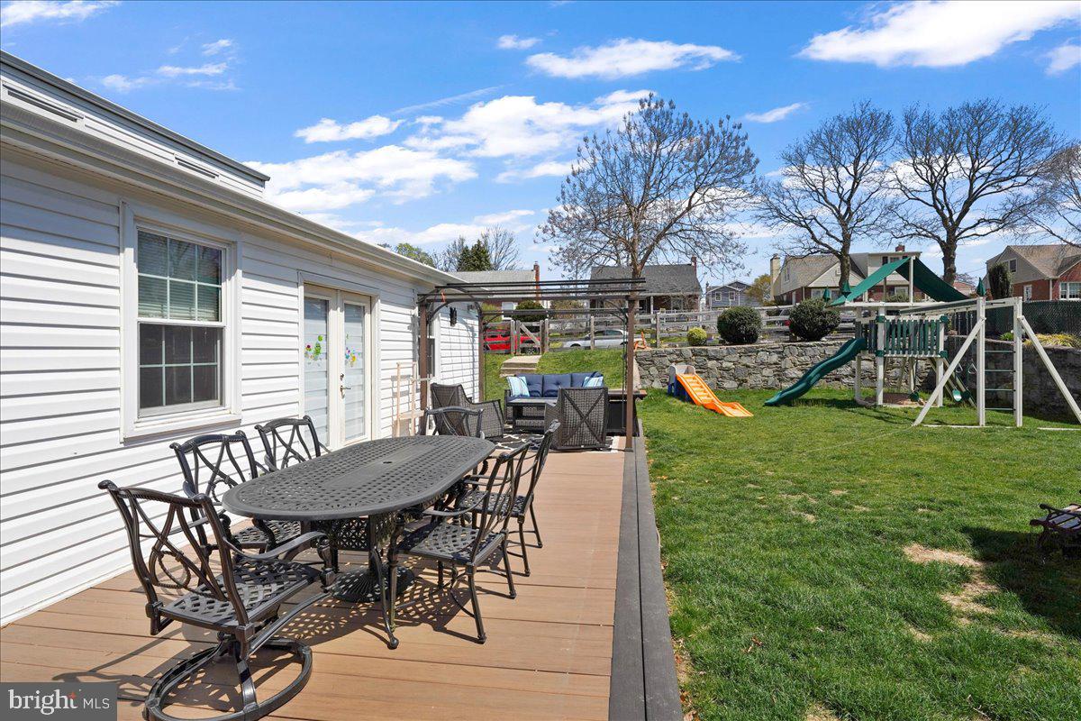 401 Paddock Road Havertown, PA 19083 - Photo 32 of 38 Outdoor entertaining space