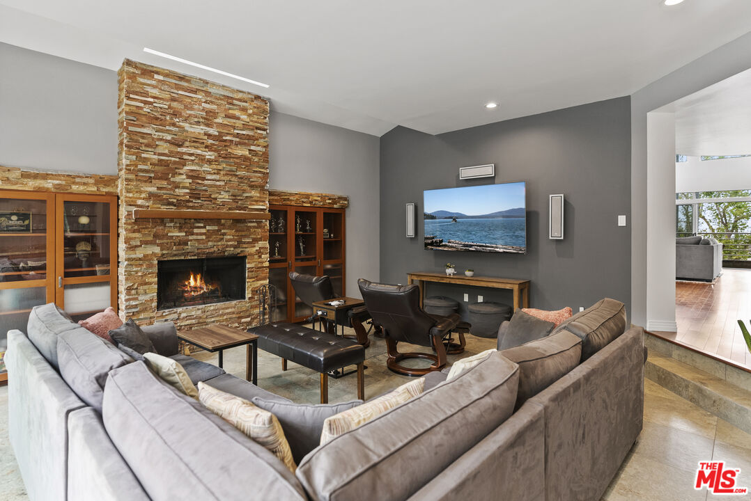 8234 Rees Street Playa del Rey, CA 90293 - Photo 12 of 52 Gallery Image 12