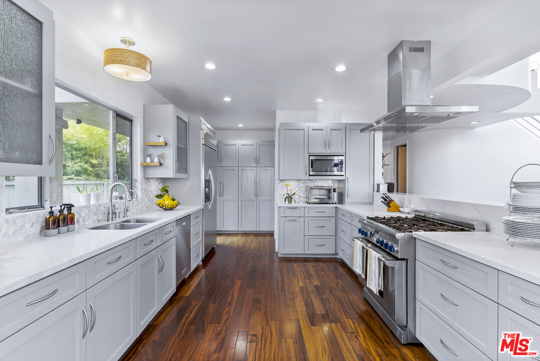 8234 Rees Street Playa del Rey, CA 90293 - Photo 10 of 52 Gallery Image 10