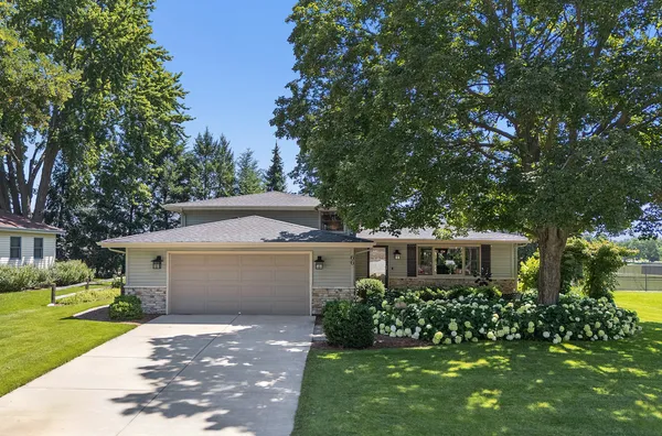 $450,000 | 66 Feece Drive, Batavia, IL 60510