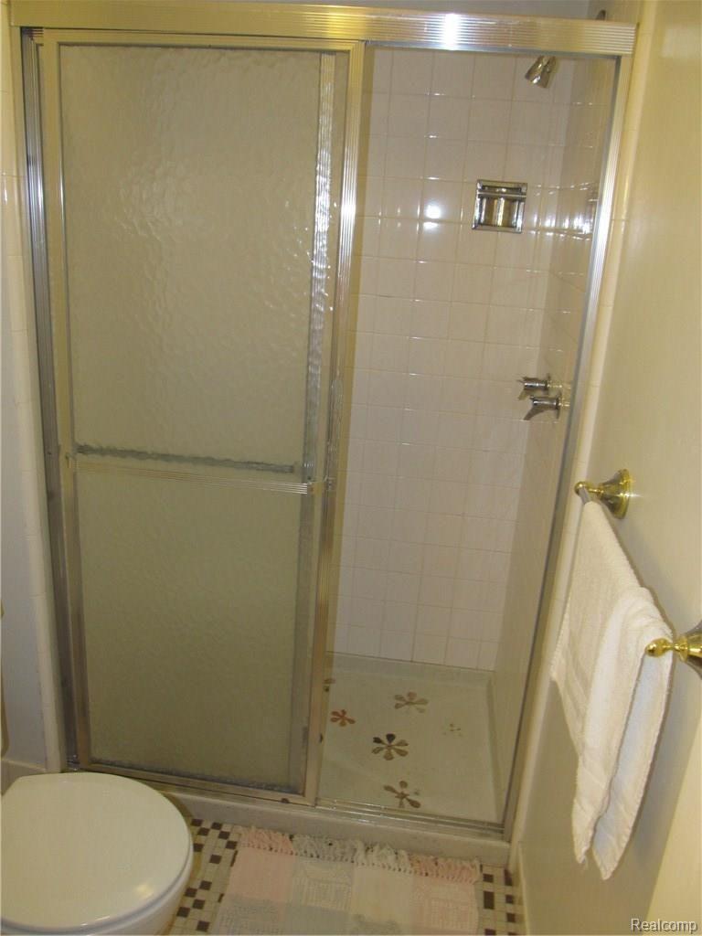 24011 Meadowbrook Road Novi, MI 48375 - Photo 14 of 27 IMG_7629.JPG
