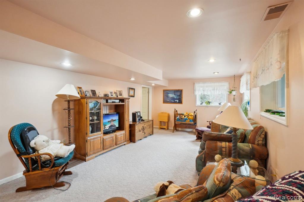 2138 Kennedy Drive Rochester Hills, MI 48309 - Photo 33 of 63