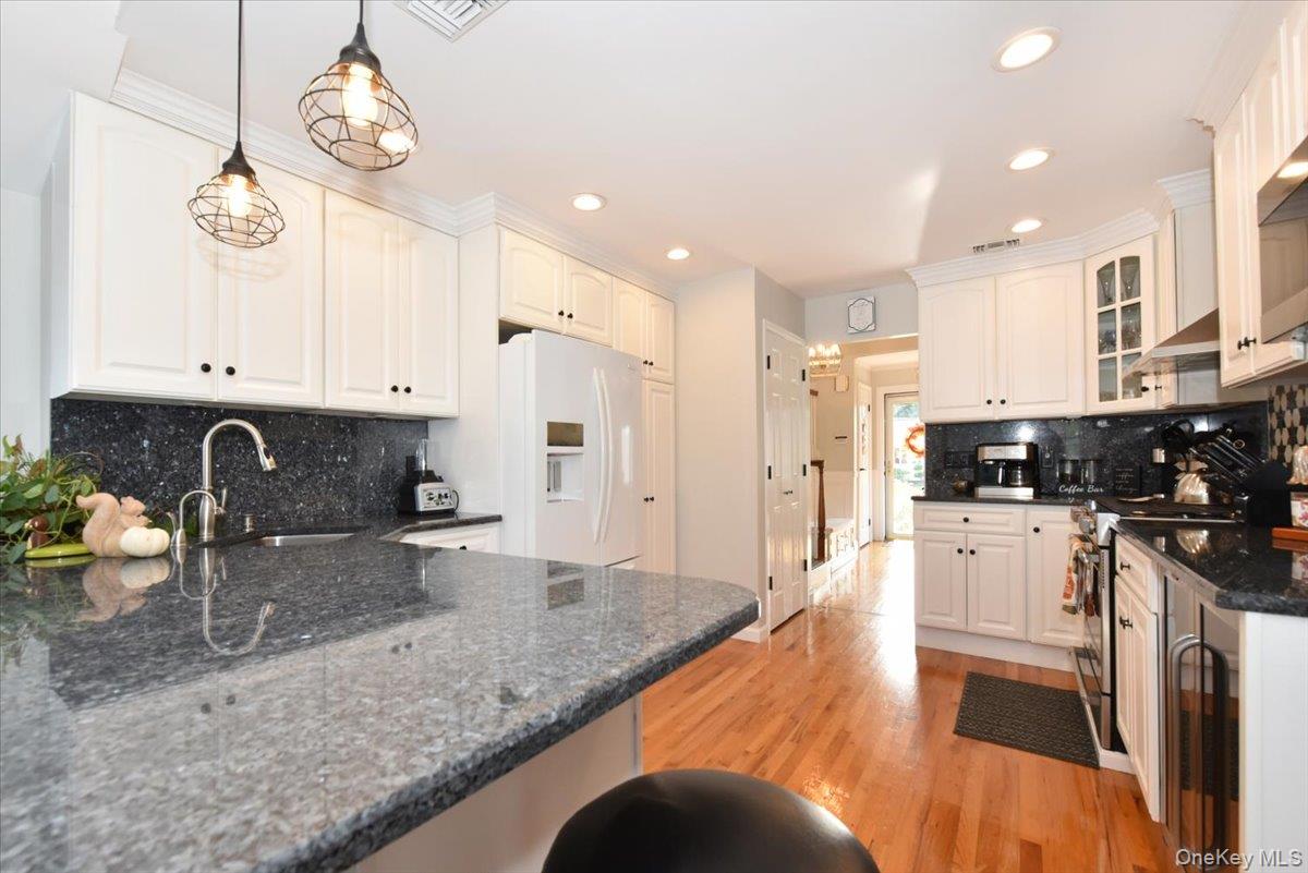 72 Narwood Road Massapequa, NY 11758 - Photo 13 of 43