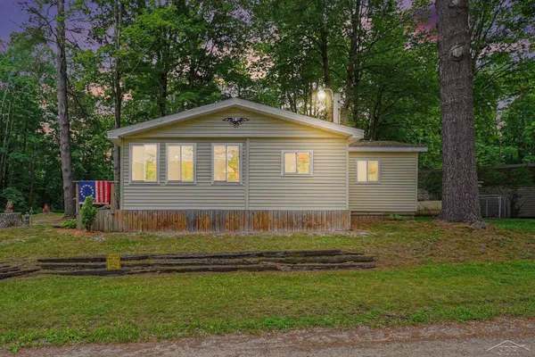 $145,900 | 2322 Tittabawassee Avenue, Alger, MI 48610