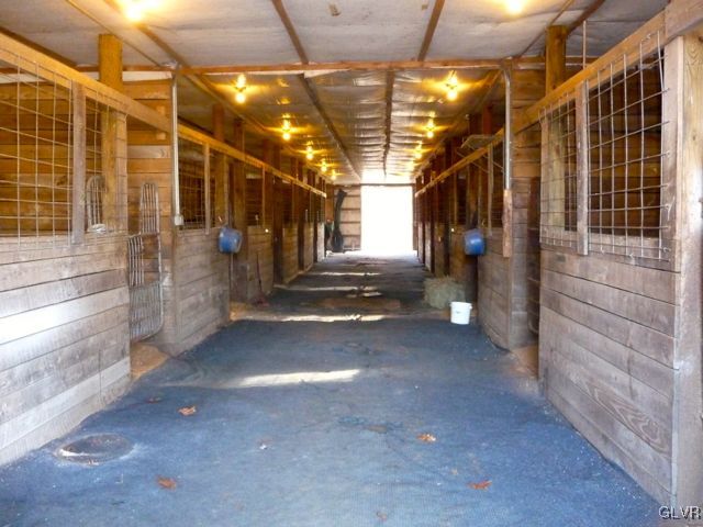 9322 Richmond Road Bangor, PA 18013 - Photo 8 of 45 Gallery Image 8