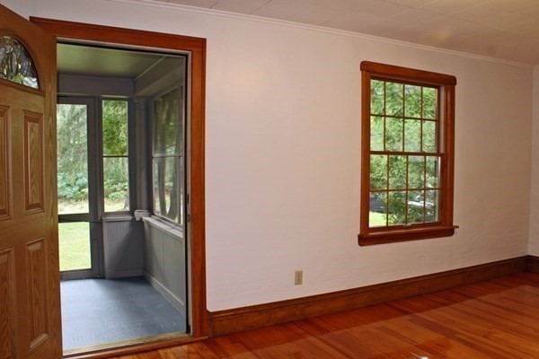 323 Pelham Road Amherst, MA 01002 - Photo 7 of 42