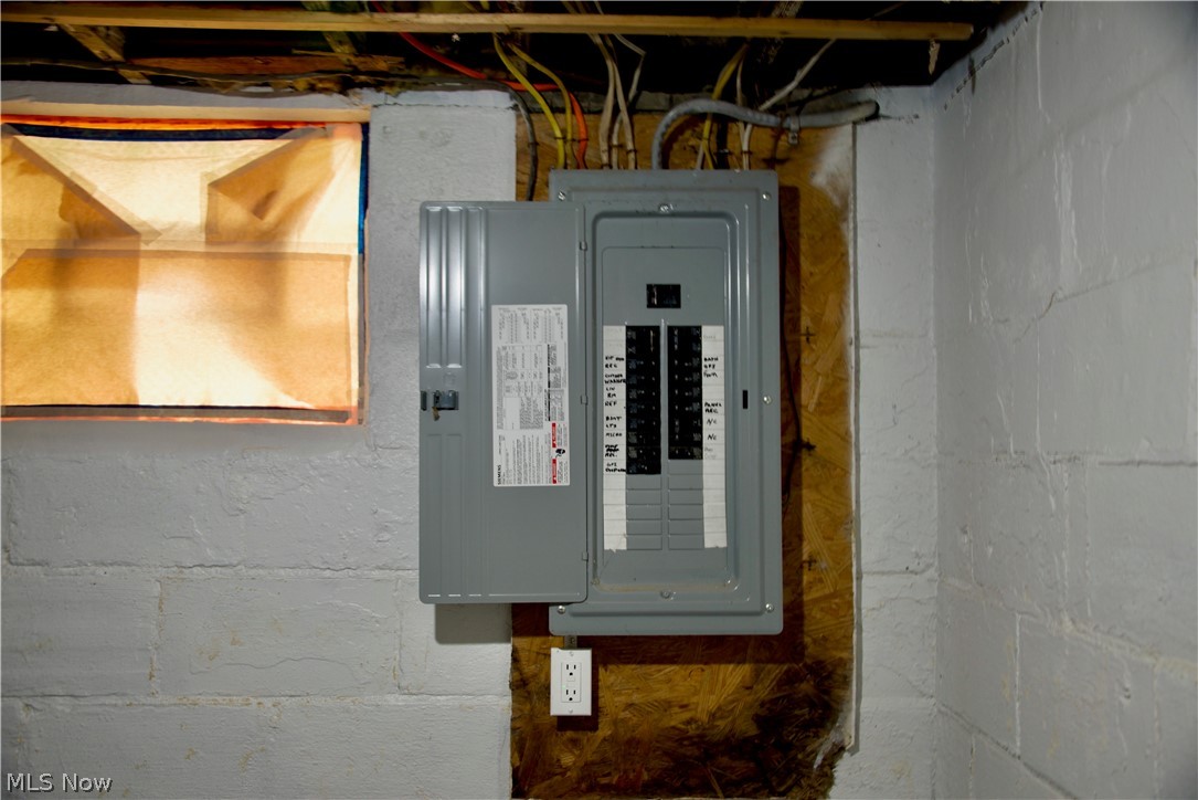 425 Spaulding Street Akron, OH 44310 - Photo 15 of 17 Utilities with electric panel