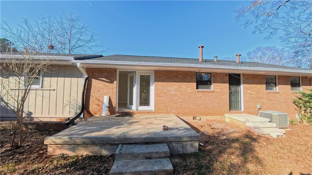 3881 Pin Oak Circle Atlanta, GA 30340 - Photo 26 of 26 a front view of a house with a yard