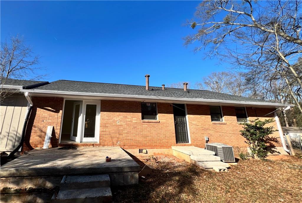 3881 Pin Oak Circle Atlanta, GA 30340 - Photo 3 of 26 a view of a house with a patio