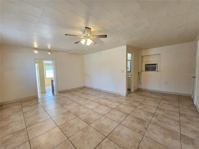 $1,200 | 103 West Carver Street, Lakeland, FL 33805