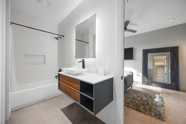 $6,950 | 908 White Street, Houston, TX 77007