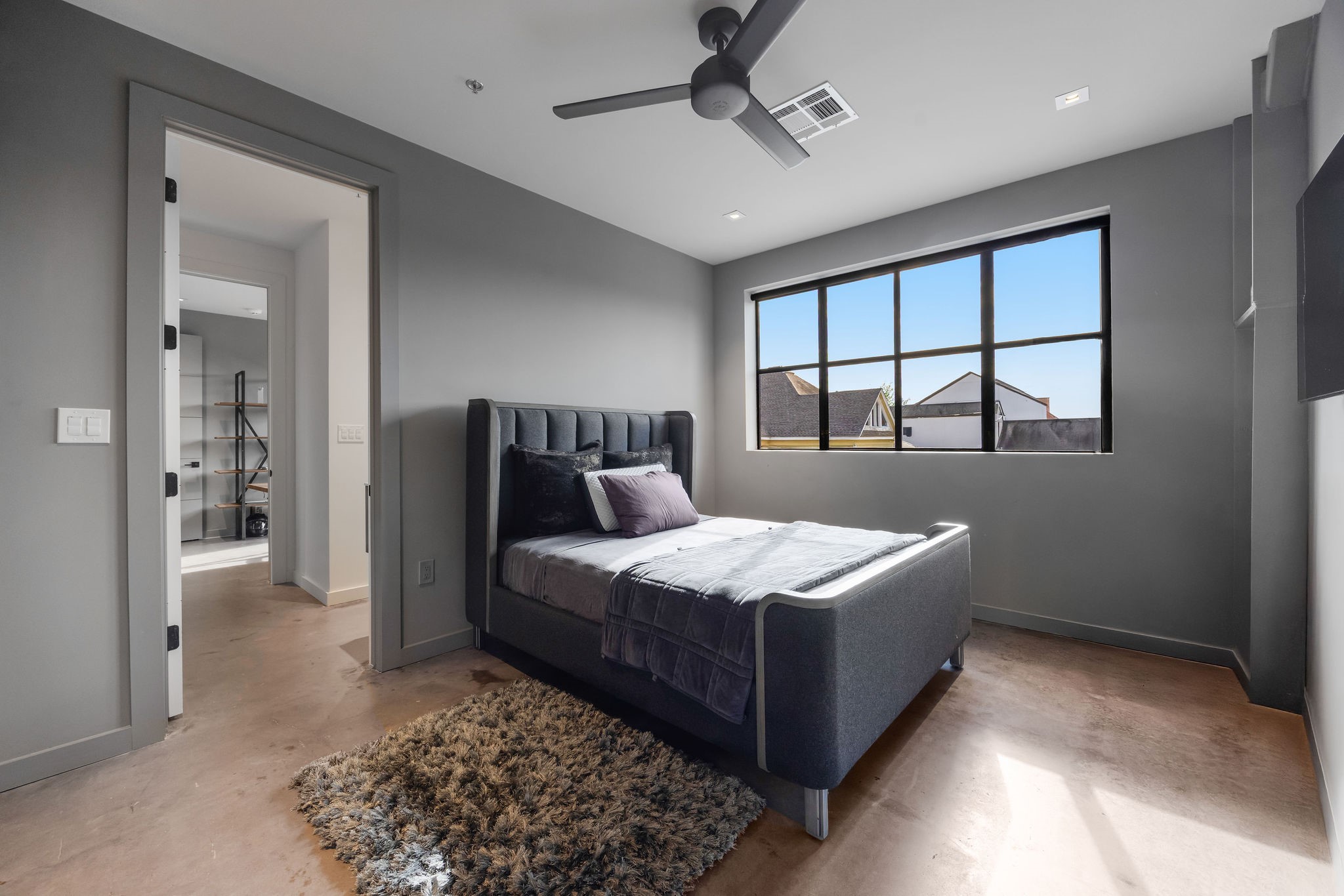 908 White Street Houston, TX 77007 - Photo 16 of 21 Additional bedroom with polished concrete floors, and natural light.