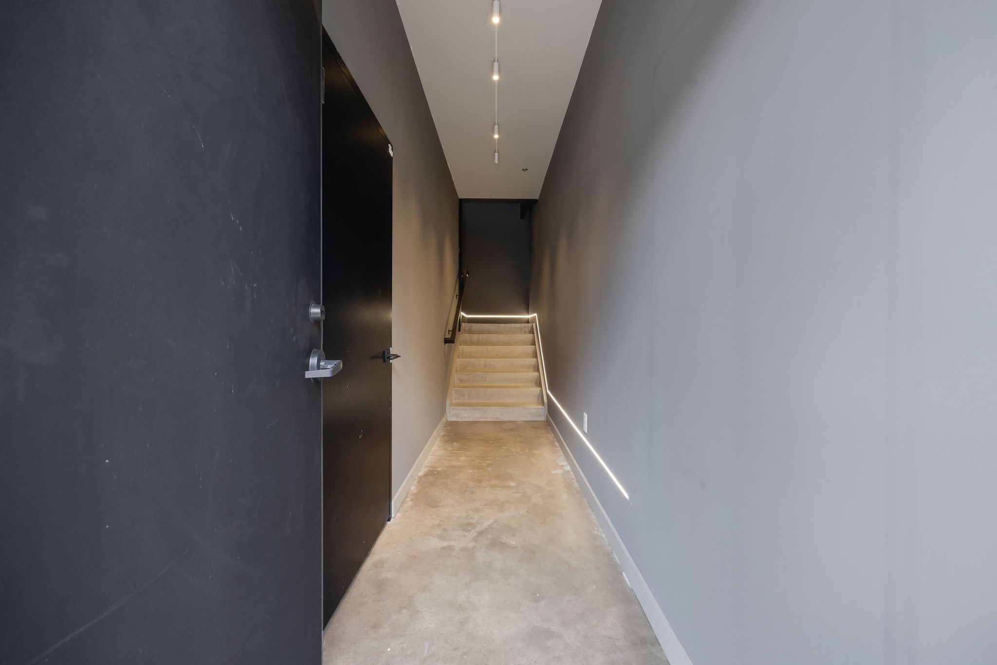 908 White Street Houston, TX 77007 - Photo 19 of 21 Private interior entry leading to staircase access for the upstairs unit.