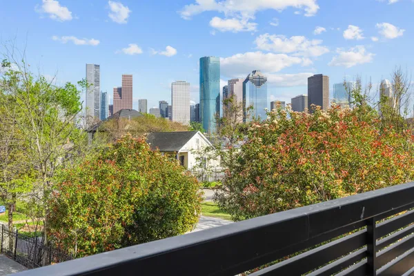 $6,950 | 908 White Street, Houston, TX 77007