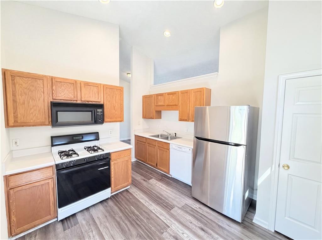 503 Oakleaf Court Acworth, GA 30102 - Photo 4 of 17 a kitchen with a refrigerator stove and microwave