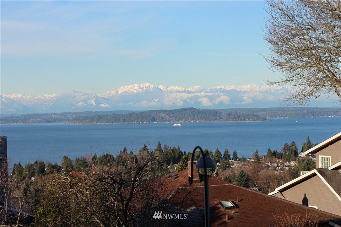 6762 38th Avenue Southwest Seattle, WA 98126 - Photo 2 of 24 Gallery Image 2