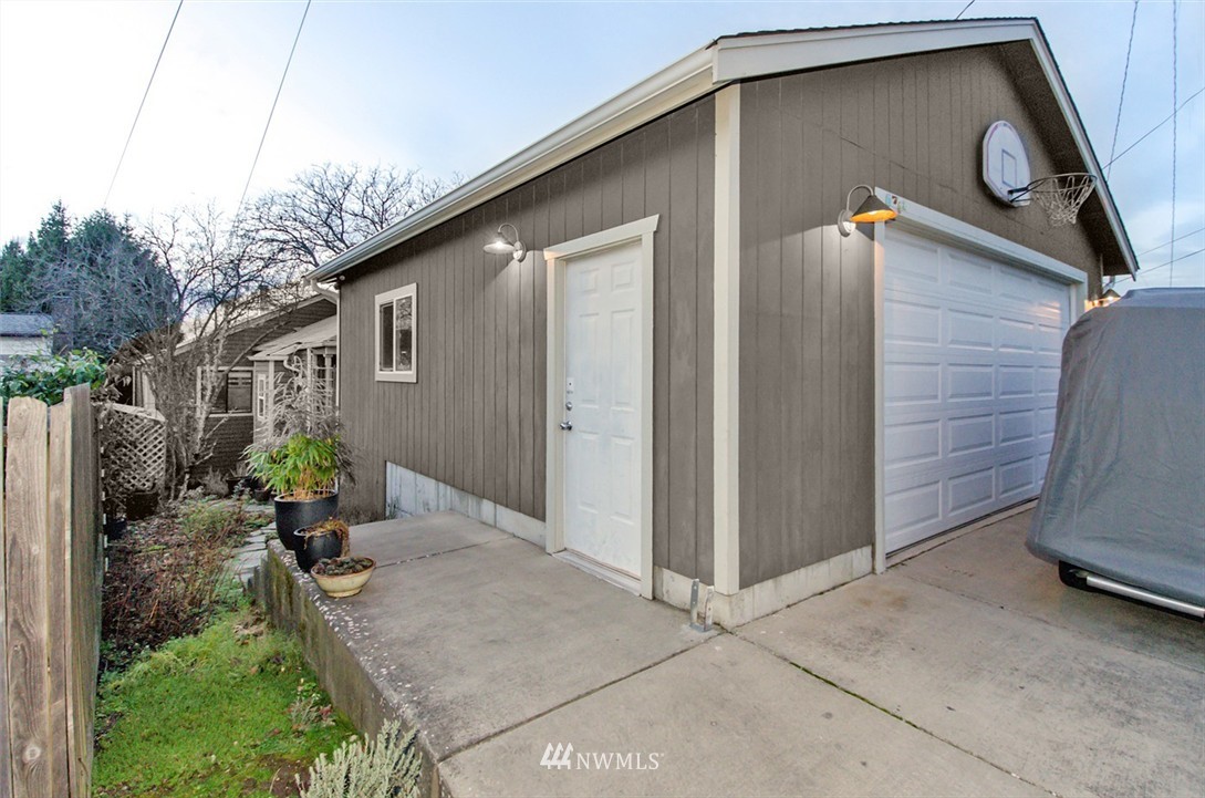 6762 38th Avenue Southwest Seattle, WA 98126 - Photo 20 of 24 Gallery Image 20