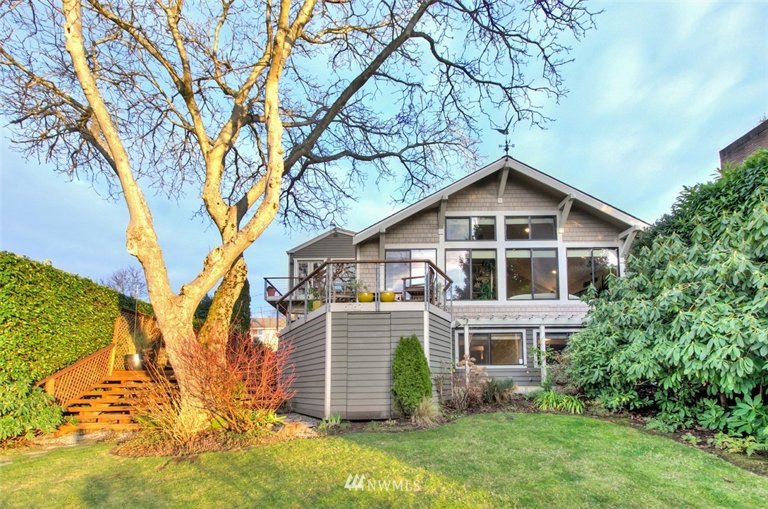 6762 38th Avenue Southwest Seattle, WA 98126 - Photo 3 of 24 Gallery Image 3