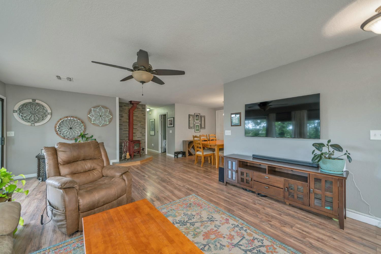 3041 Rising Hill Court Placerville, CA 95667 - Photo 29 of 31 a living room with furniture and a flat screen tv