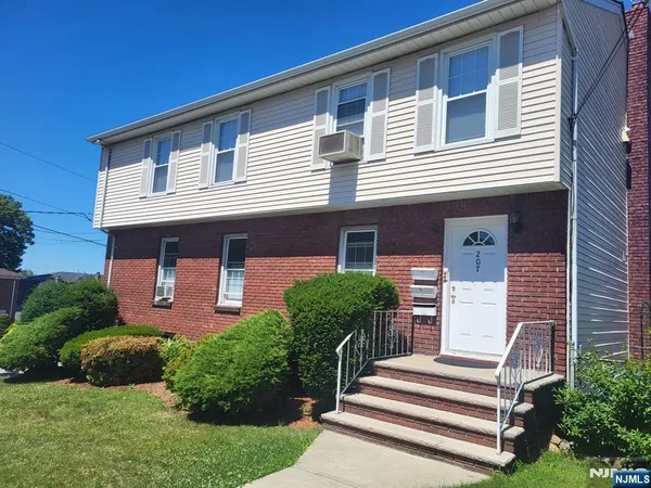 $2,850 | 207 8th Street, Unit 2F, Palisades Park, NJ 07650