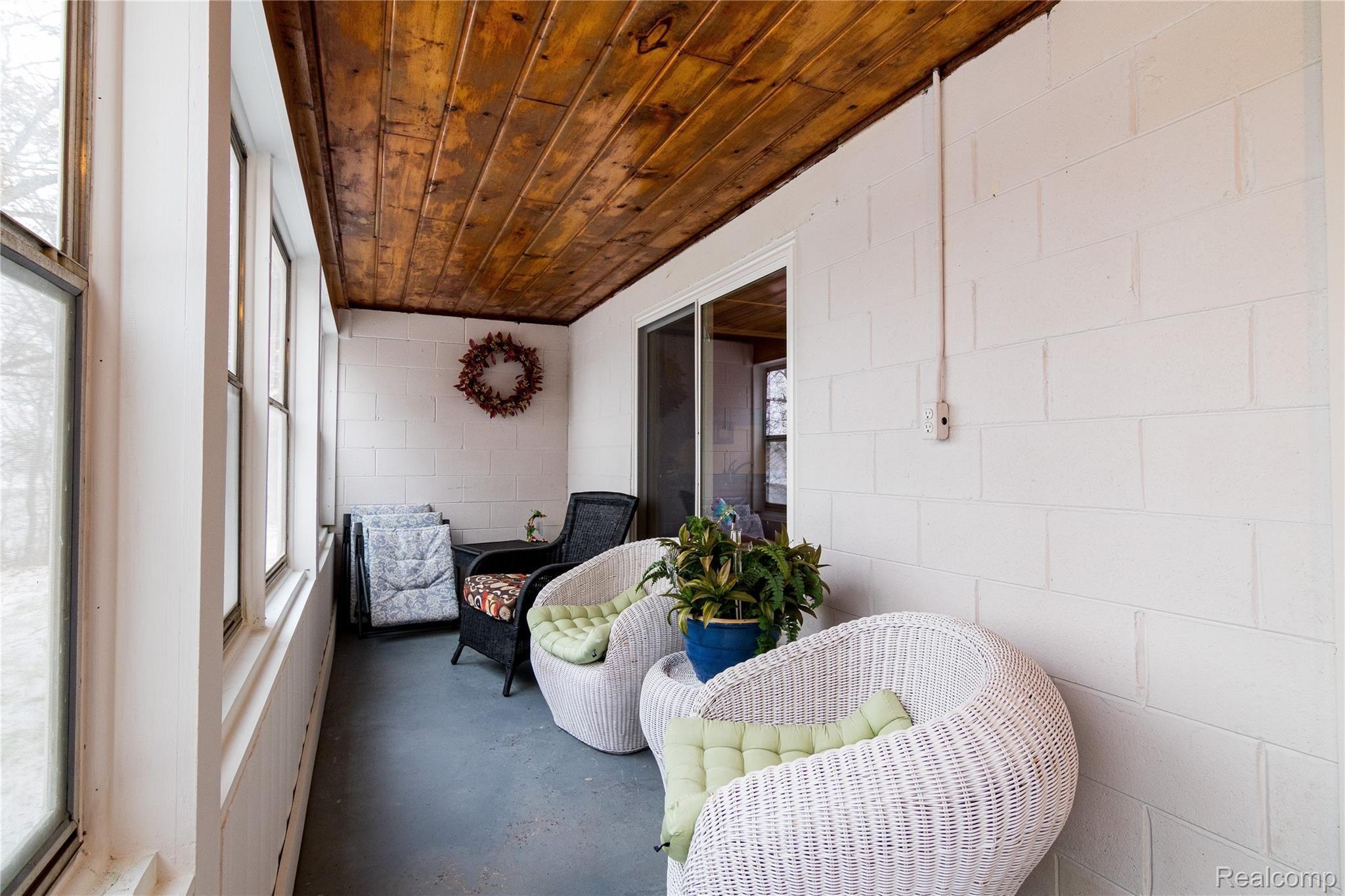9092 Ridge Road Goodrich, MI 48438 - Photo 15 of 23 9092 Ridge Rd Walkout Basement Sun Room (2).jpg