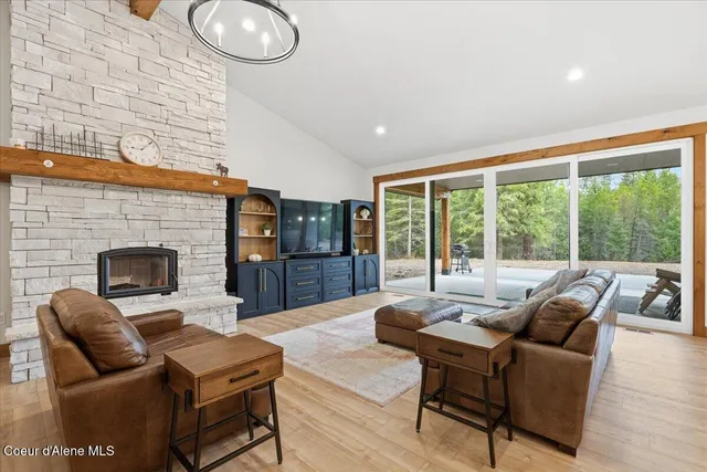 $1,125,000 | 99 Carbonate Lane, Oldtown, ID 83822