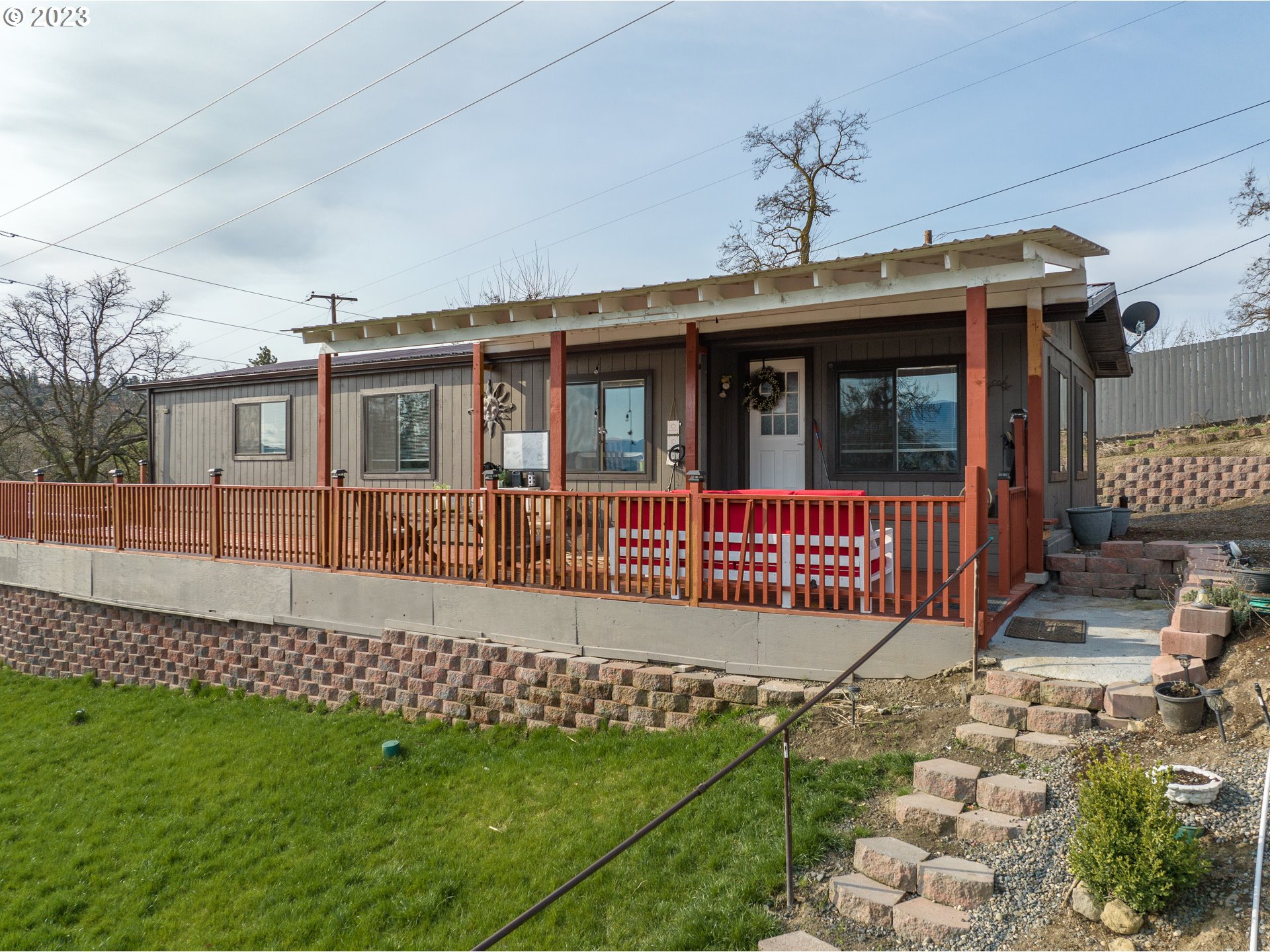 1695 Cherry Heights Road The Dalles, OR 97058 - Photo 2 of 25 Gallery Image 2