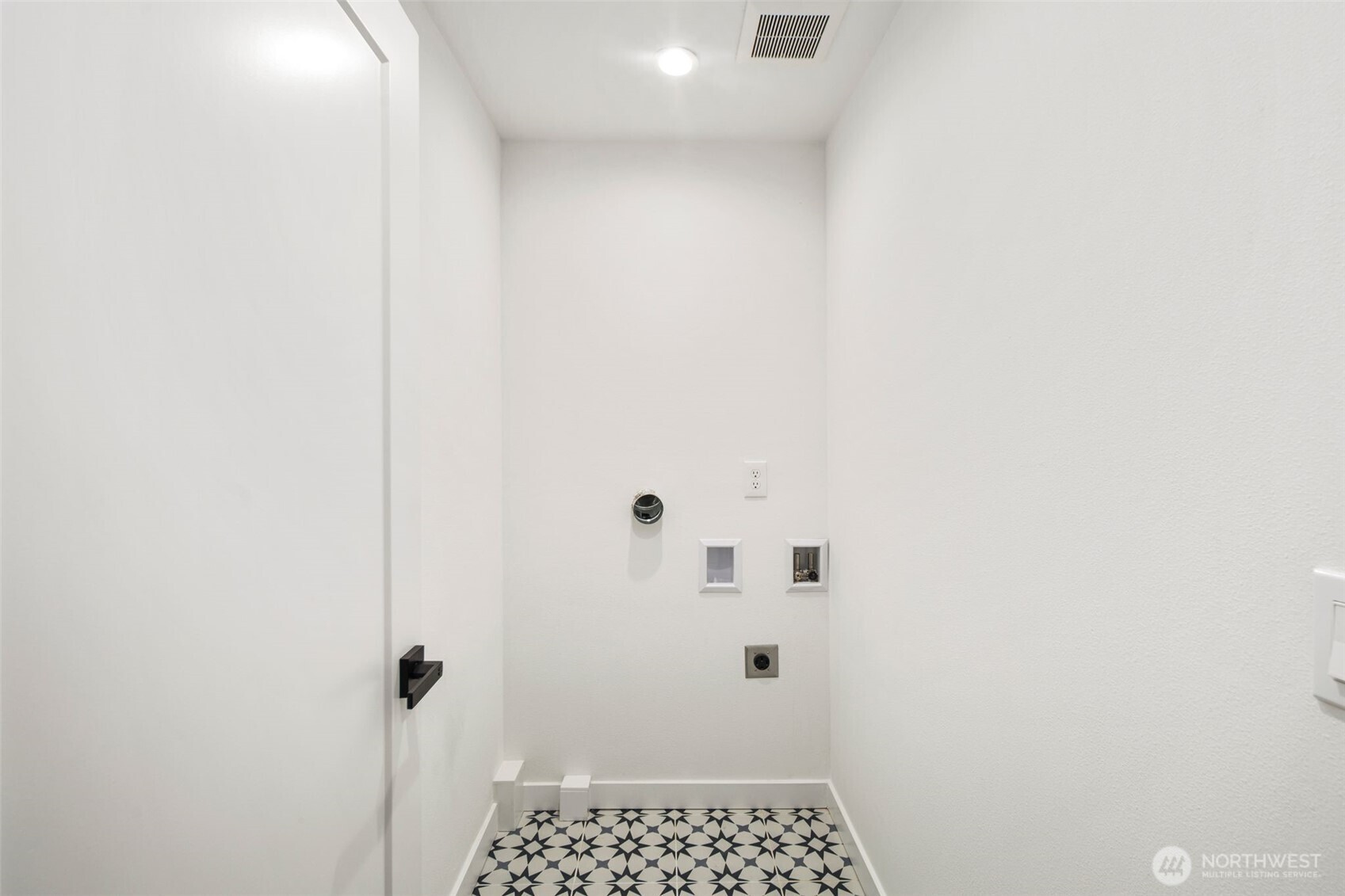 3811 Northeast 89th Street Seattle, WA 98115 - Photo 27 of 31