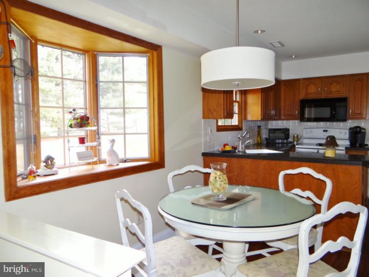 112 Yardley Road Deptford, NJ 08096 - Photo 11 of 25 Breakfast Room