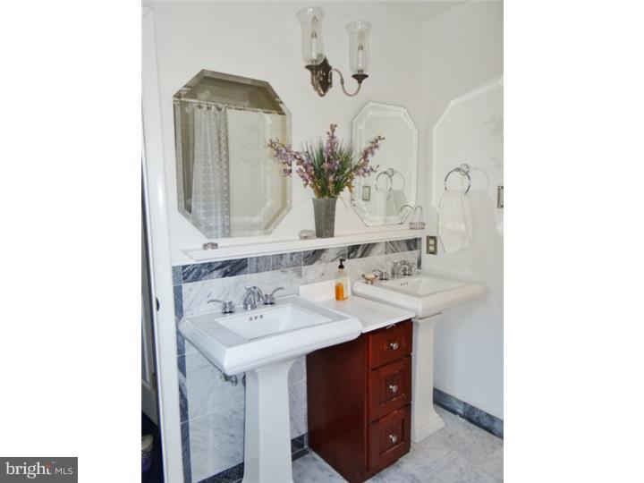 112 Yardley Road Deptford, NJ 08096 - Photo 21 of 25 Bathroom