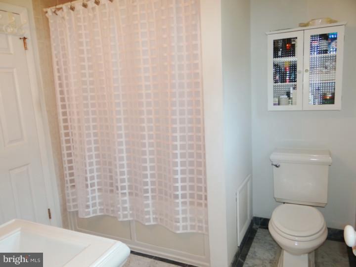 112 Yardley Road Deptford, NJ 08096 - Photo 22 of 25 Bathroom