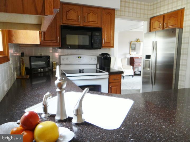 112 Yardley Road Deptford, NJ 08096 - Photo 10 of 25 Kitchen
