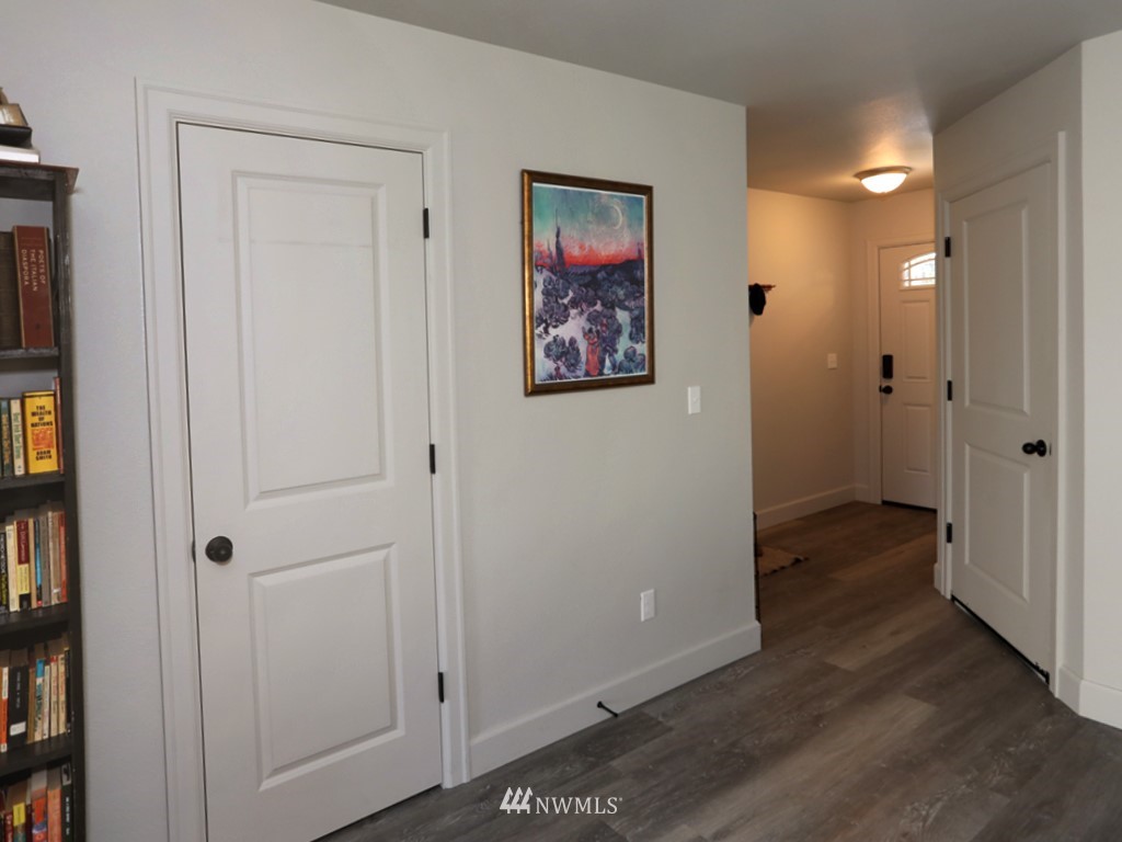 713 Olson Road Longview, WA 98632 - Photo 8 of 36 Gallery Image 8