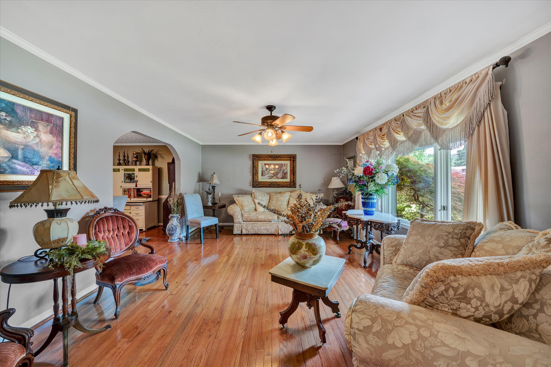 2646 Turnberry Road Salem, VA 24153 - Photo 14 of 37 Living Room