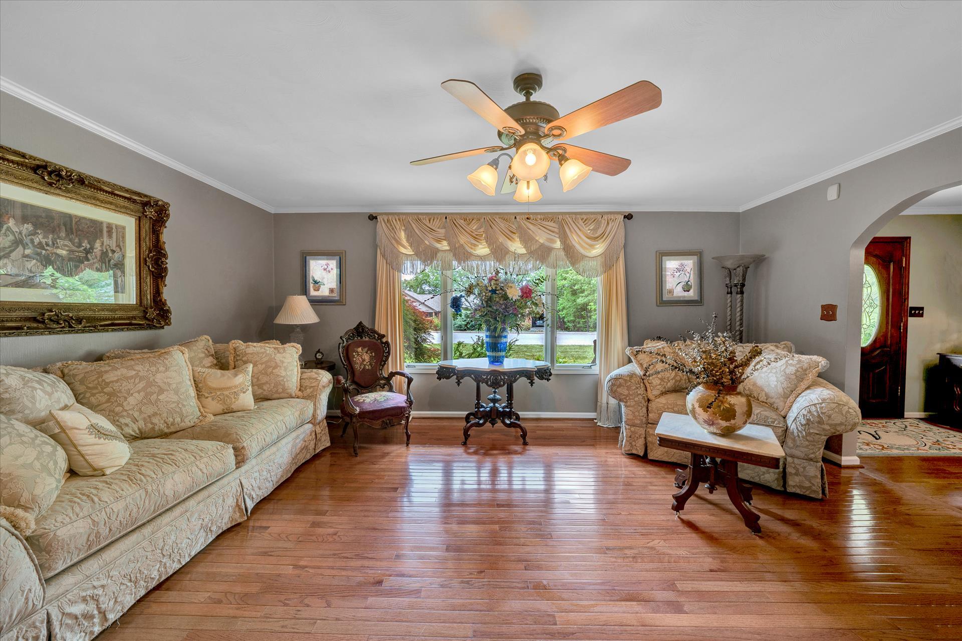 2646 Turnberry Road Salem, VA 24153 - Photo 15 of 37 Living Room2