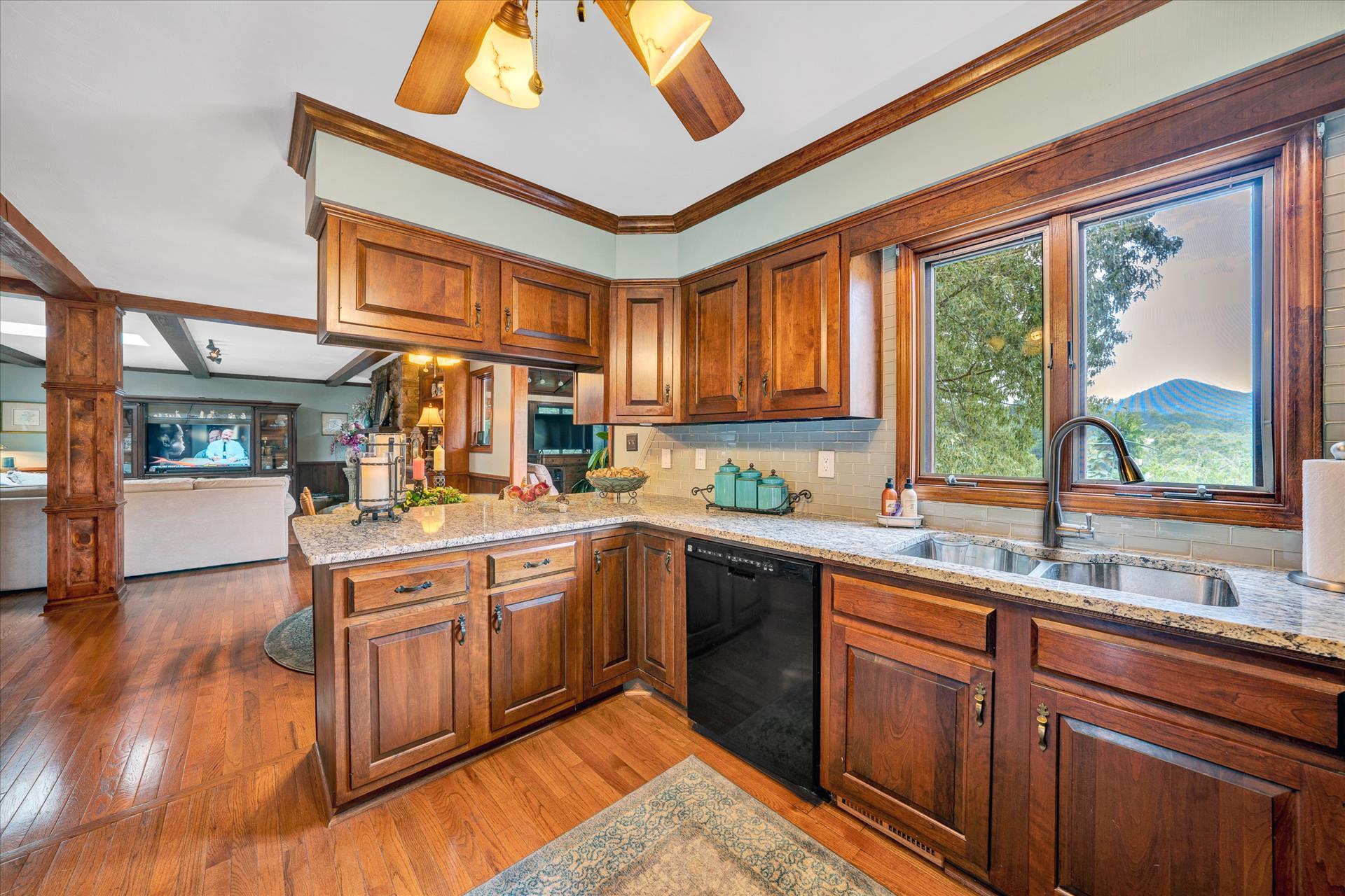 2646 Turnberry Road Salem, VA 24153 - Photo 17 of 37 Kitchen