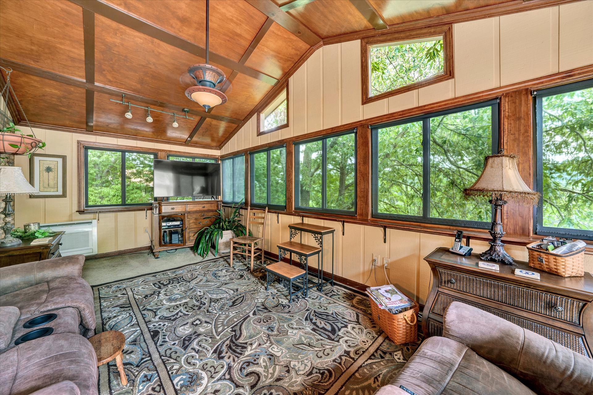 2646 Turnberry Road Salem, VA 24153 - Photo 30 of 37 Florida Room